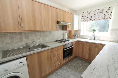 2 bedroom flat for sale, Sandown Drive, Carshalton SM5