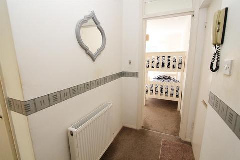 2 bedroom flat for sale, Sandown Drive, Carshalton SM5