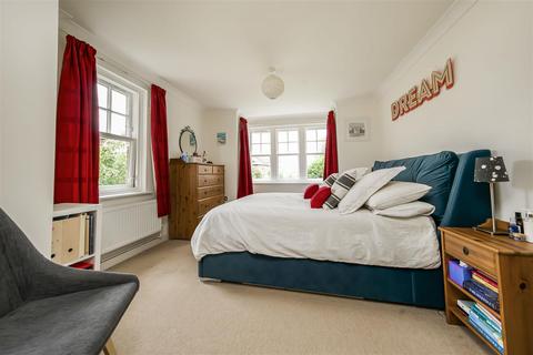 2 bedroom apartment for sale, Kilmorey Road, St Margarets