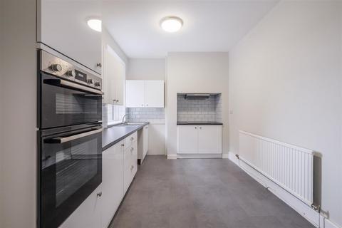 3 bedroom terraced house for sale, Salisbury Place, Halifax