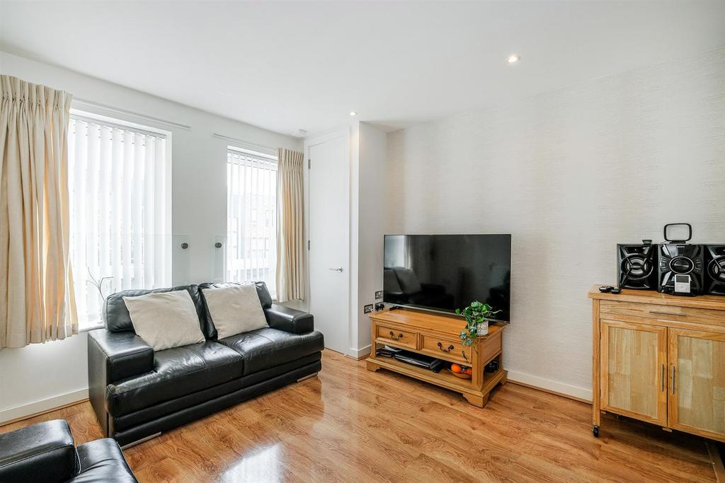 50 Titley Close-13 web.jpg