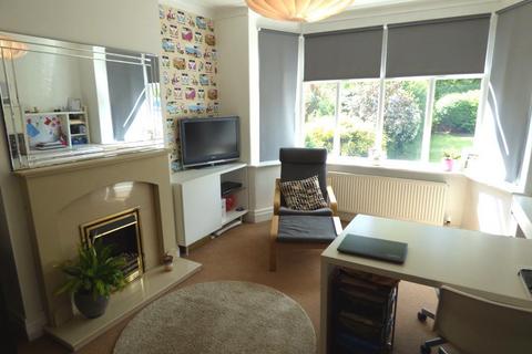 4 bedroom semi-detached house to rent, Stockport Rd, Timperley WA15 7LH.