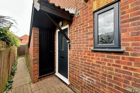 17 Glaisdale Close, Northampton, NN2 8UN