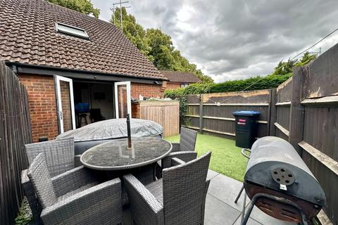 17 Glaisdale Close, Northampton, NN2 8UN
