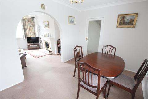 102 Hart Road, Byfleet, West Byfleet, KT14 7NL
