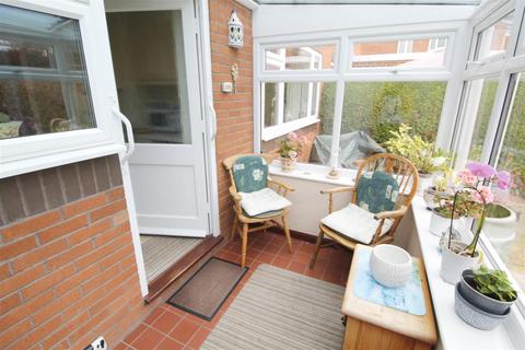 102 Hart Road, Byfleet, West Byfleet, KT14 7NL