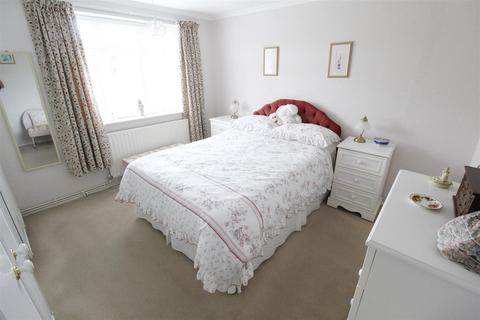 102 Hart Road, Byfleet, West Byfleet, KT14 7NL