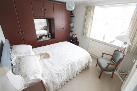 102 Hart Road, Byfleet, West Byfleet, KT14 7NL