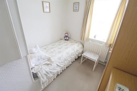 102 Hart Road, Byfleet, West Byfleet, KT14 7NL