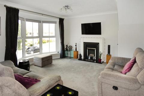 4 bedroom townhouse for sale, Harsfold Road, Rustington BN16