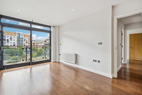 2 bedroom flat to rent, Charles Court, Larden Road, London