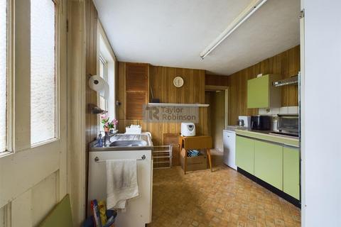 90 Albany Road, Crawley, RH11 7BZ