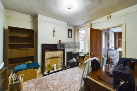 90 Albany Road, Crawley, RH11 7BZ