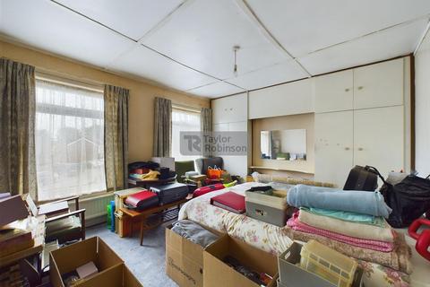 90 Albany Road, Crawley, RH11 7BZ