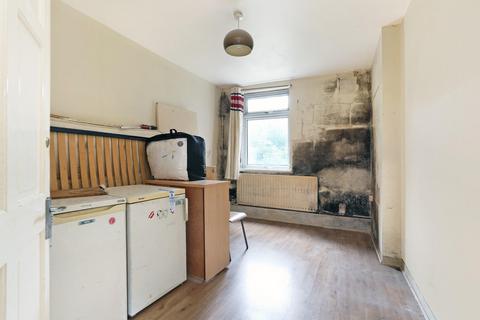 4 bedroom flat for sale, Pomeroy Street, London