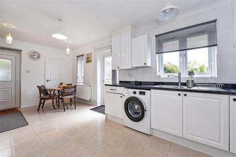 3 bedroom semi-detached house for sale, Suffolk Road, Andover