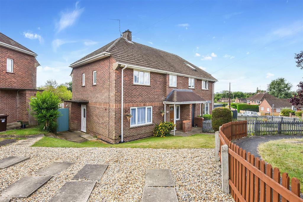 Suffolk Road, Andover 3 bed semidetached house for sale £335,000
