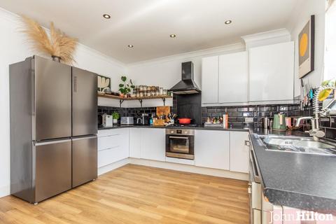 4 bedroom end of terrace house for sale, Hartington Road, Brighton