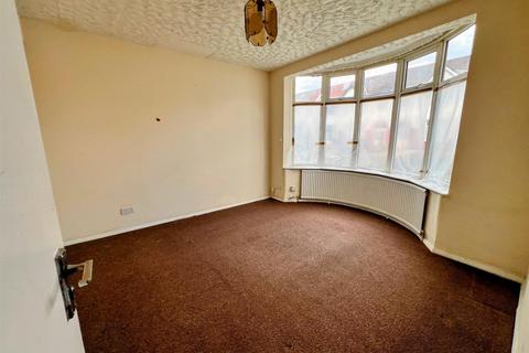 4 bedroom end of terrace house for sale, South Park Road, Ilford