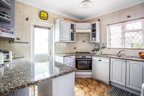 48 Tudor Avenue, Worcester Park, KT4 8TX