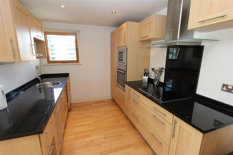 2 bedroom flat to rent, Mcclintock House, Leeds Dock