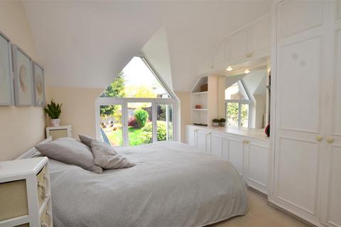 1 bedroom semi-detached bungalow to rent, Waldegrave Road, Teddington