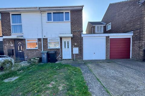 2 bedroom semi-detached house to rent, Auden Road, Larkfield, Aylesford