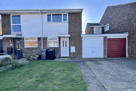 2 bedroom semi-detached house to rent, Auden Road, Larkfield, Aylesford