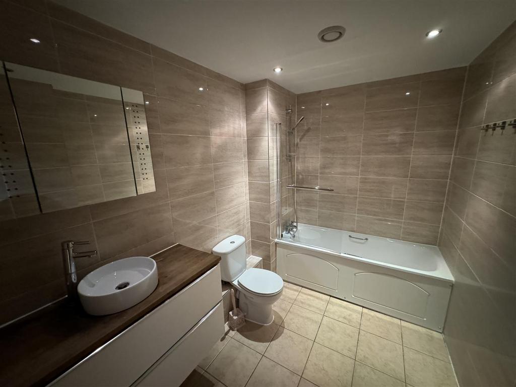Family Bathroom.jpeg