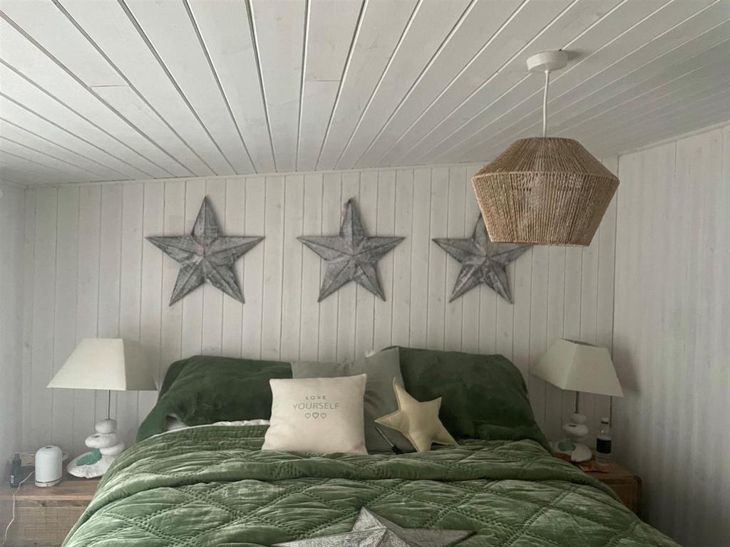 Bedroom 1 (2)
