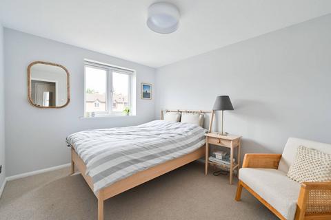 2 bedroom flat to rent, John Maurice Close, Elephant and Castle, London, SE17