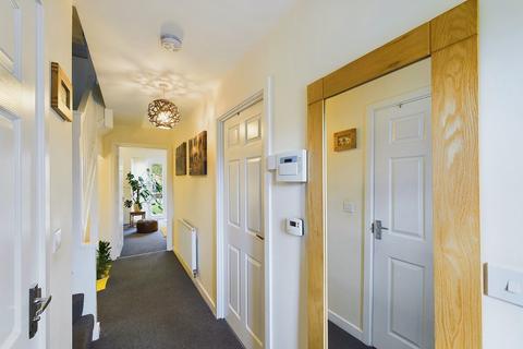 4 bedroom semi-detached house for sale, Sentinel Close, Worcester, Worcestershire, WR2