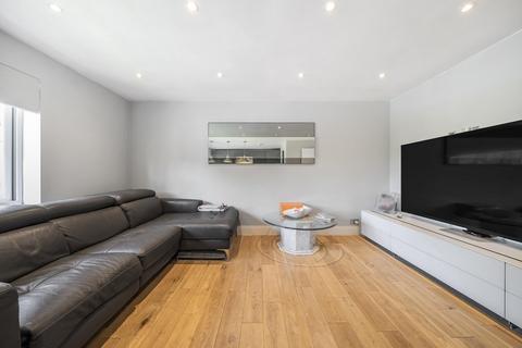 15 Oak Grove, Ruislip, HA4 8UD