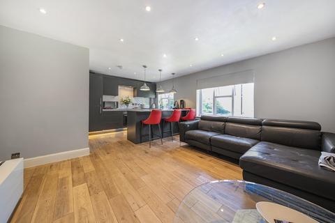 15 Oak Grove, Ruislip, HA4 8UD