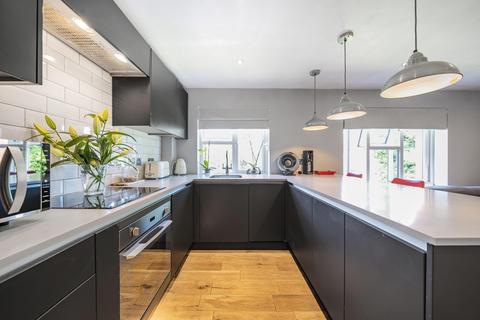 15 Oak Grove, Ruislip, HA4 8UD