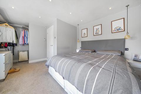 15 Oak Grove, Ruislip, HA4 8UD
