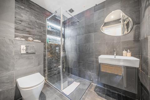 15 Oak Grove, Ruislip, HA4 8UD