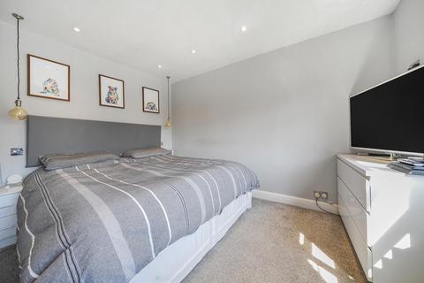 15 Oak Grove, Ruislip, HA4 8UD