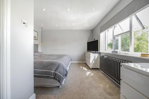 15 Oak Grove, Ruislip, HA4 8UD