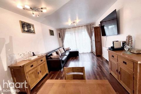 2 bedroom apartment for sale, Brant Court, Riverside Close, Romford, RM1 1EG