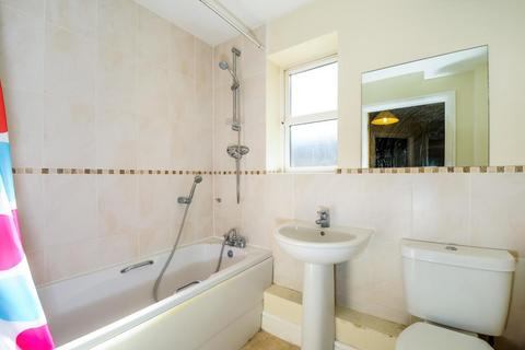 2 bedroom flat for sale, Aylesbury,  Buckinghamshire,  HP21