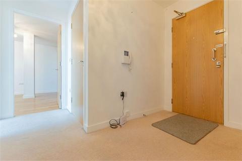 2 bedroom apartment to rent, Bute Crescent, Cardiff CF10