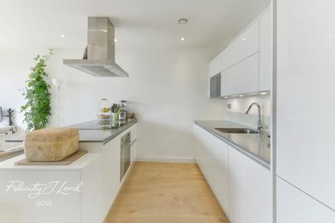 3 bedroom apartment for sale, St Pauls Way, LONDON