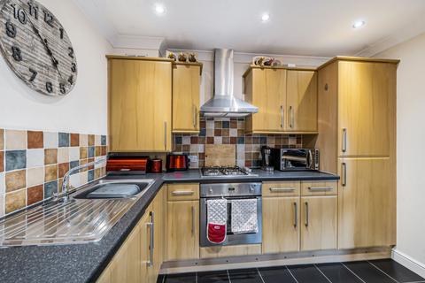 2 bedroom flat for sale, Rack Close Road, Alton, Hampshire, GU34