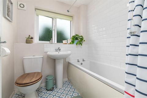 153 Brambleside, Kettering, NN16 9UQ