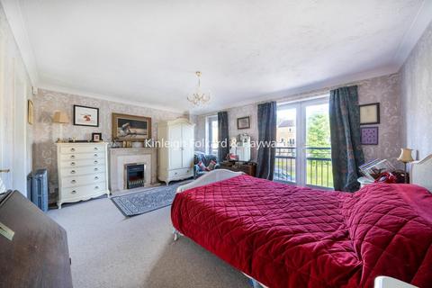 4 bedroom end of terrace house for sale, Coverdale Road, Friern Barnet