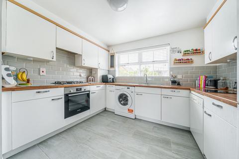 2 bedroom apartment for sale, Brushfield Way, Knaphill, Woking, GU21