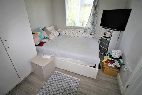1 bedroom bungalow to rent, Brantwood Road, Luton LU1