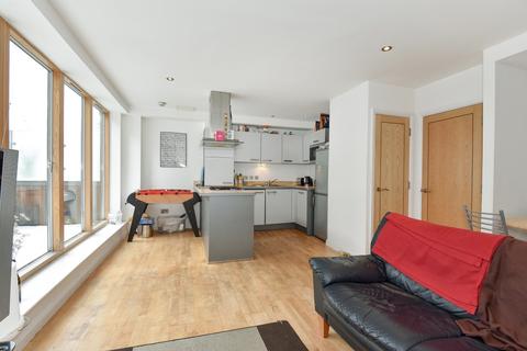 2 bedroom flat to rent, Gordon Road Nunhead SE15