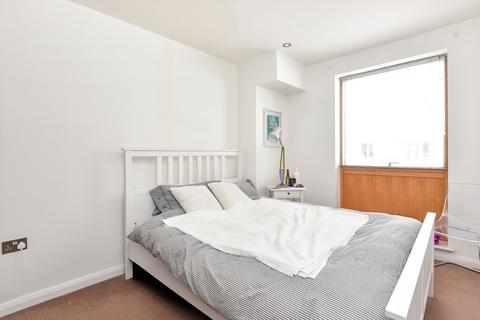 2 bedroom flat to rent, Gordon Road Nunhead SE15